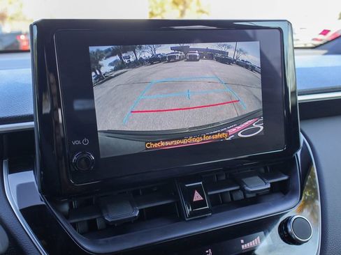 Used 2024 Toyota Corolla Cross SE image 4