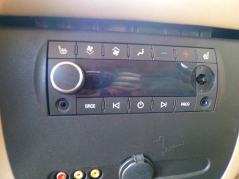 Used 2010 Chevrolet Suburban LTZ image 21