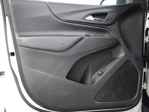 Used 2021 Chevrolet Equinox LT image 16