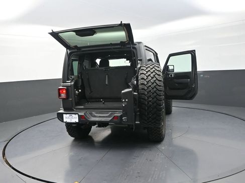 Used 2025 Jeep Wrangler Sport image 37