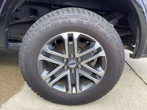 Used 2017 Ford F150 Lariat w/ Equipment Group 502A Luxury AWD/4WD image 6