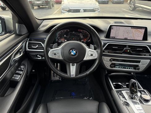 Used 2022 BMW 750i xDrive w/ Executive Package image 34