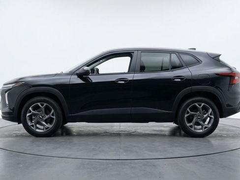 Used 2025 Chevrolet Trax LT w/ LT Convenience Package image 5