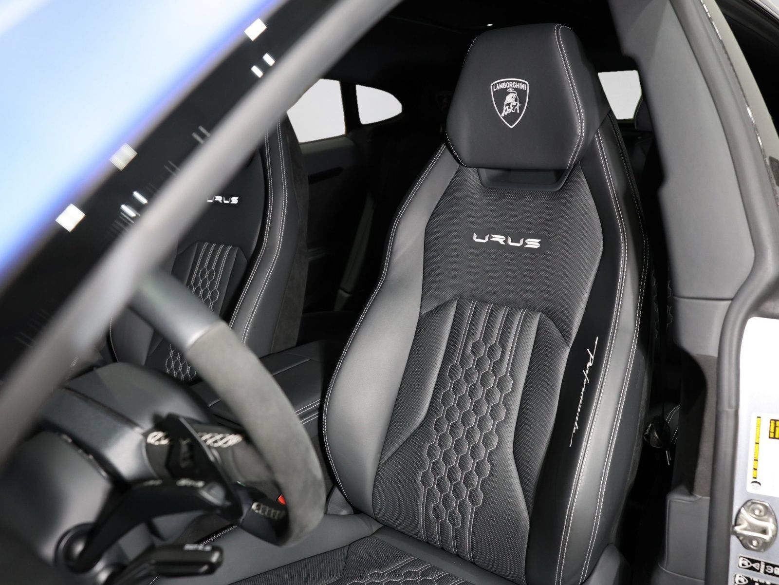 Used 2023 Lamborghini Urus Performante AWD/4WD image 37