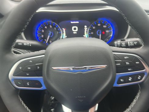 New 2026 Chrysler Pacifica Select image 13