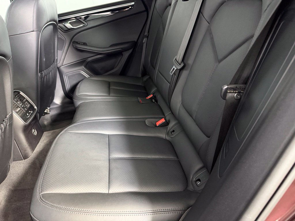 Used 2023 Porsche Macan AWD/4WD image 19