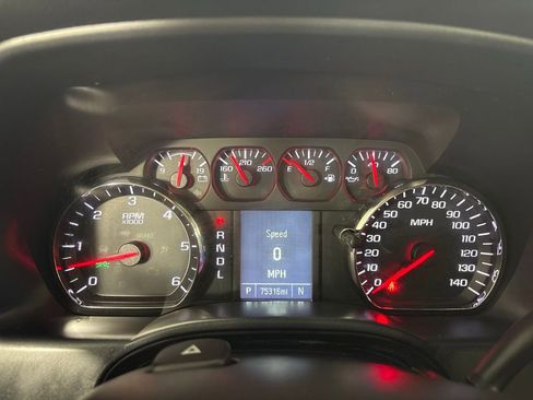 Used 2018 Chevrolet Silverado 1500 Custom w/ Custom Value Package AWD/4WD image 22