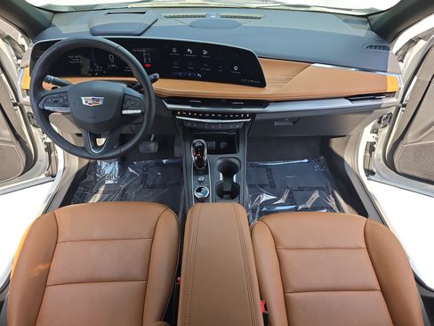Used 2024 Cadillac XT4 Premium Luxury w/ Technology Package FWD image 9