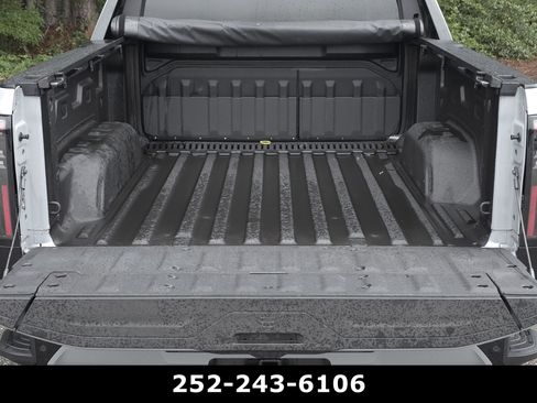 Used 2025 GMC Sierra EV Denali AWD/4WD image 40