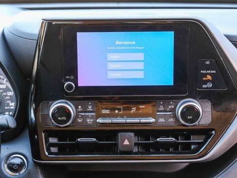 Used 2023 Toyota Highlander LE AWD/4WD image 14