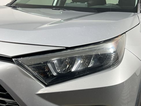 Used 2021 Toyota RAV4 LE FWD image 12