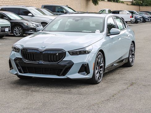 New 2026 BMW i5 eDrive40 w/ M Sport Package image 3