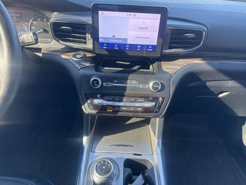 Used 2020 Ford Explorer Limited w/ Class III Trailer Tow Package image 11