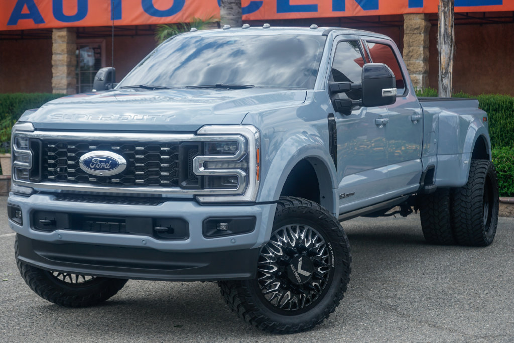 Used 2025 Ford F450 Platinum w/ FX4 Off-Road Package AWD/4WD image 4