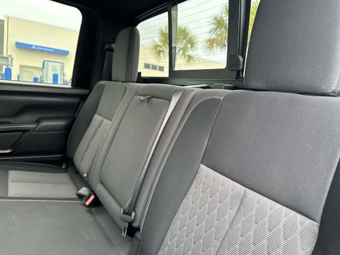 Used 2024 Nissan Titan SV w/ SV Convenience Package image 9