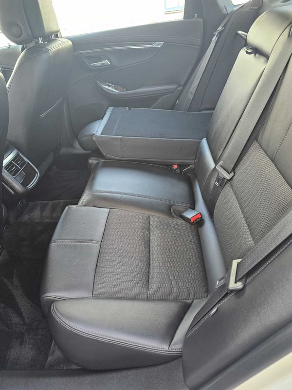 Used 2014 Chevrolet Impala LT w/ Convenience Package FWD image 11