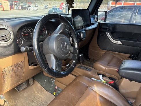 Used 2012 Jeep Wrangler Unlimited Sahara w/ Dual Top Group image 8