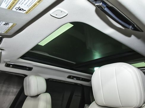 Used 2025 Land Rover Range Rover SE image 62