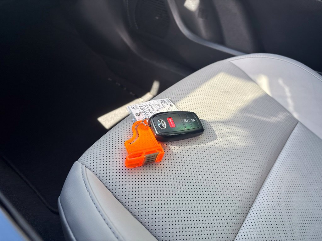 Used 2024 Toyota Prius XLE FWD image 18