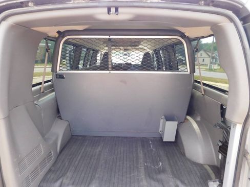 Used 2021 Chevrolet Express 3500 LS RWD image 15