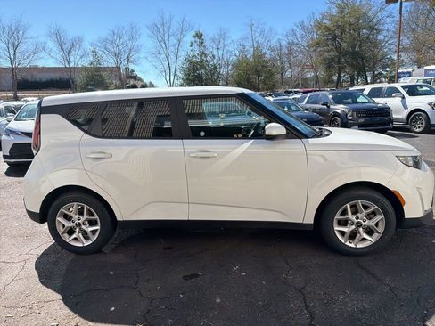 Used 2024 Kia Soul LX w/ Option Group 015 image 4