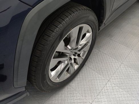 Used 2019 Toyota RAV4 XLE Premium FWD image 31