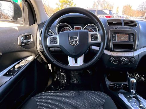 Used 2020 Dodge Journey SE w/ SE Popular Equipment Group image 6