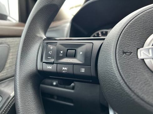 Used 2023 Nissan Rogue SV FWD image 21