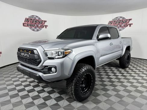 Used 2016 Toyota Tacoma SR5 w/ SR5 Appearance Package (SN) AWD/4WD image 3