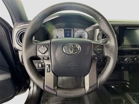 Certified 2017 Toyota Tacoma TRD Off-Road image 11