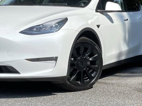 Used 2021 Tesla Model Y Long Range image 3