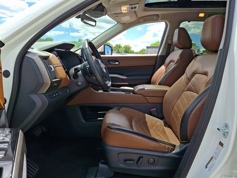 Certified 2023 Nissan Pathfinder Platinum AWD/4WD image 12