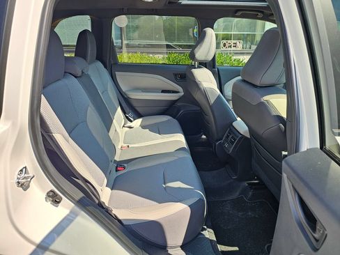 Used 2025 Subaru Forester Premium AWD/4WD image 12