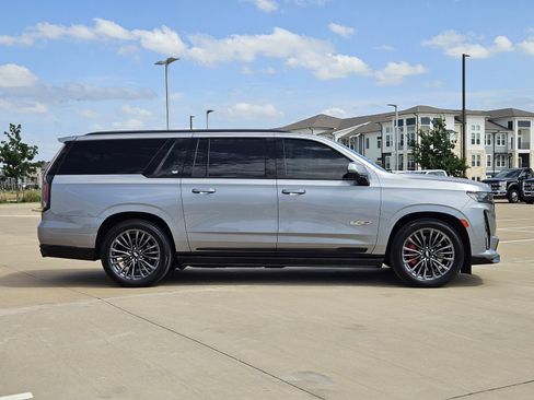 Used 2024 Cadillac Escalade ESV V w/ Heavy-Duty Trailer Package AWD/4WD image 7