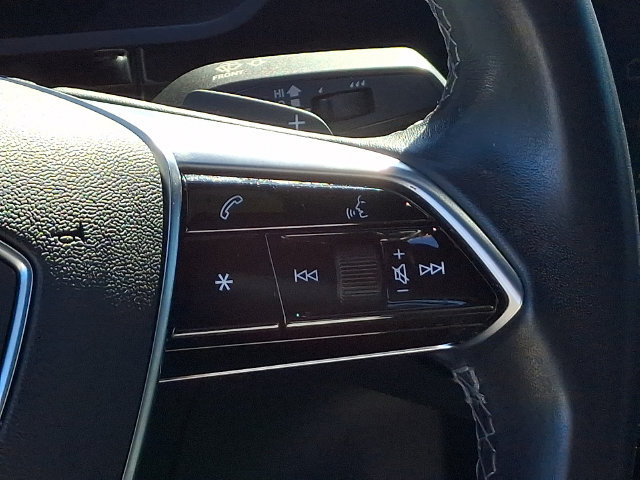 Used 2023 Audi e-tron Premium Plus w/ Premium Plus Package AWD/4WD image 8