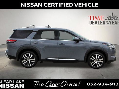 Certified 2025 Nissan Pathfinder Platinum w/ Cargo Package FWD image 9