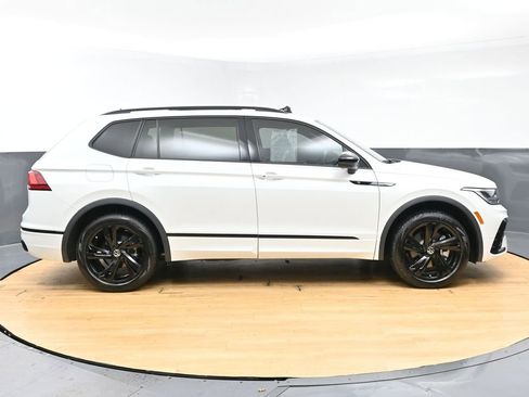 Used 2024 Volkswagen Tiguan SE R-Line AWD/4WD image 8