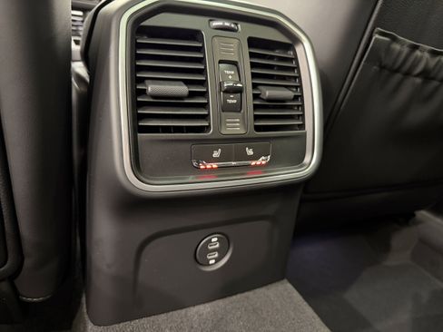 New 2026 Porsche Macan Turbo image 21