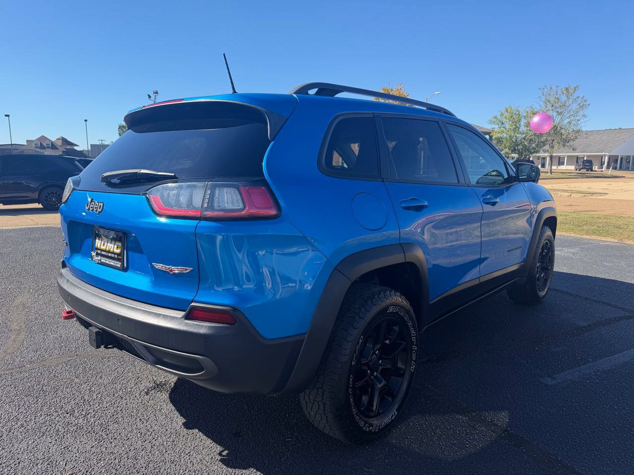 Used 2019 Jeep Cherokee Trailhawk w/ Cold Weather Group AWD/4WD image 7