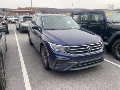 Used 2022 Volkswagen Tiguan SE w/ Panoramic Sunroof Package