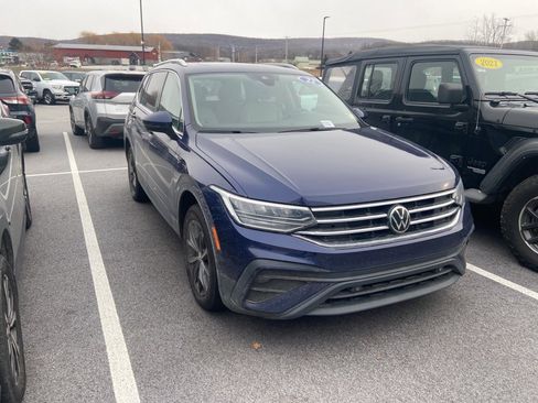 Used 2022 Volkswagen Tiguan SE w/ Panoramic Sunroof Package image 1