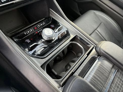 Used 2024 Jeep Wagoneer Series III w/ HD Trailer Tow Package image 36