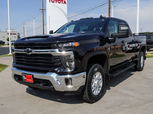 Used 2024 Chevrolet Silverado 2500 LT AWD/4WD image 4