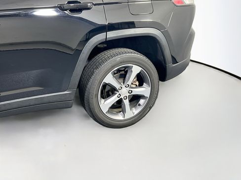 Used 2023 Jeep Grand Cherokee Limited image 30