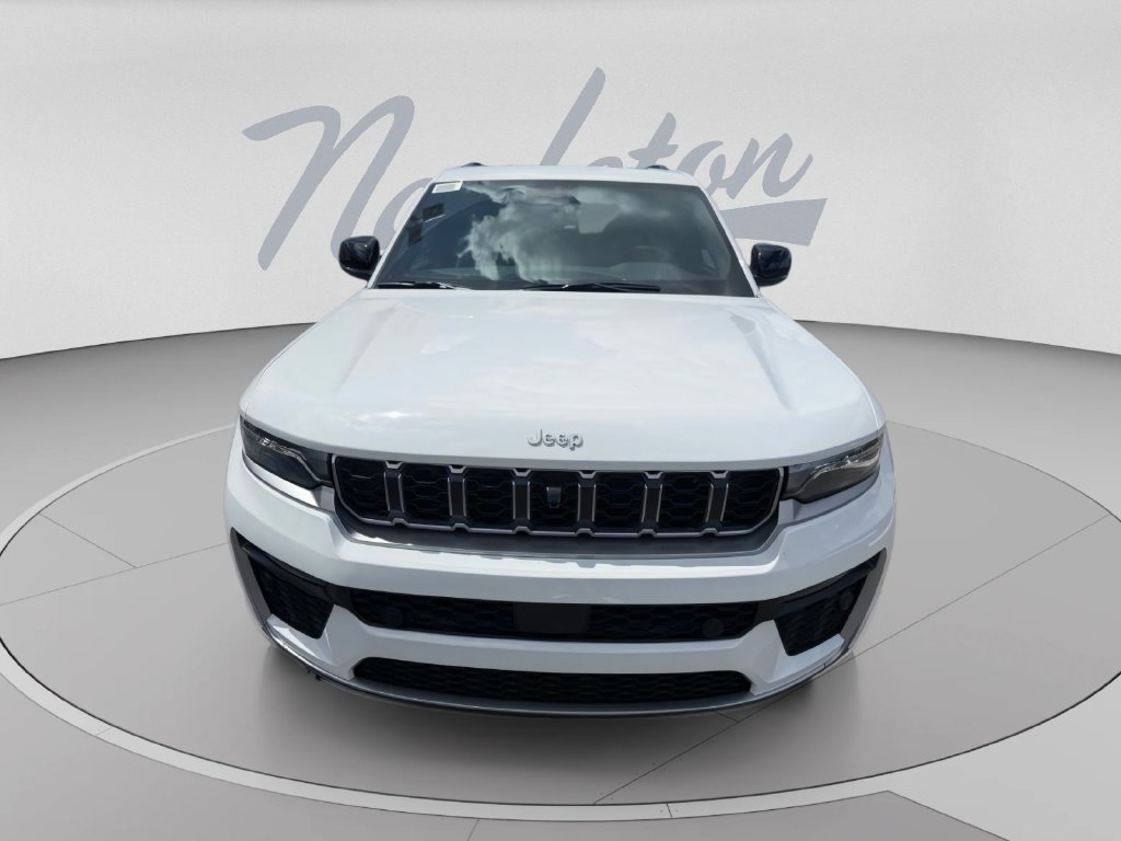 New 2026 Jeep Grand Cherokee Limited w/ Luxury Tech Group II AWD/4WD image 2