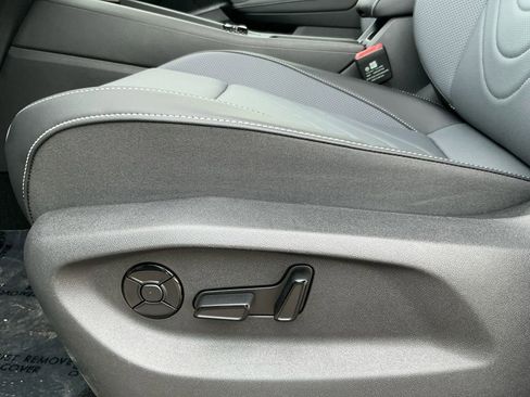 New 2026 Volkswagen Tiguan SE image 23