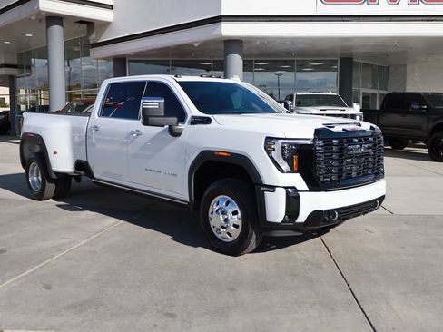 Used 2025 GMC Sierra 3500 Denali Ultimate image 8