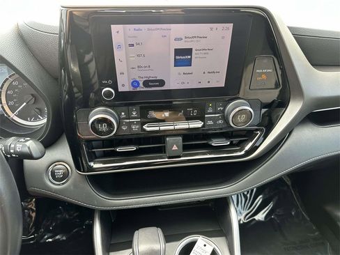 Used 2023 Toyota Highlander L image 16