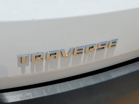 Used 2023 Chevrolet Traverse LS image 8
