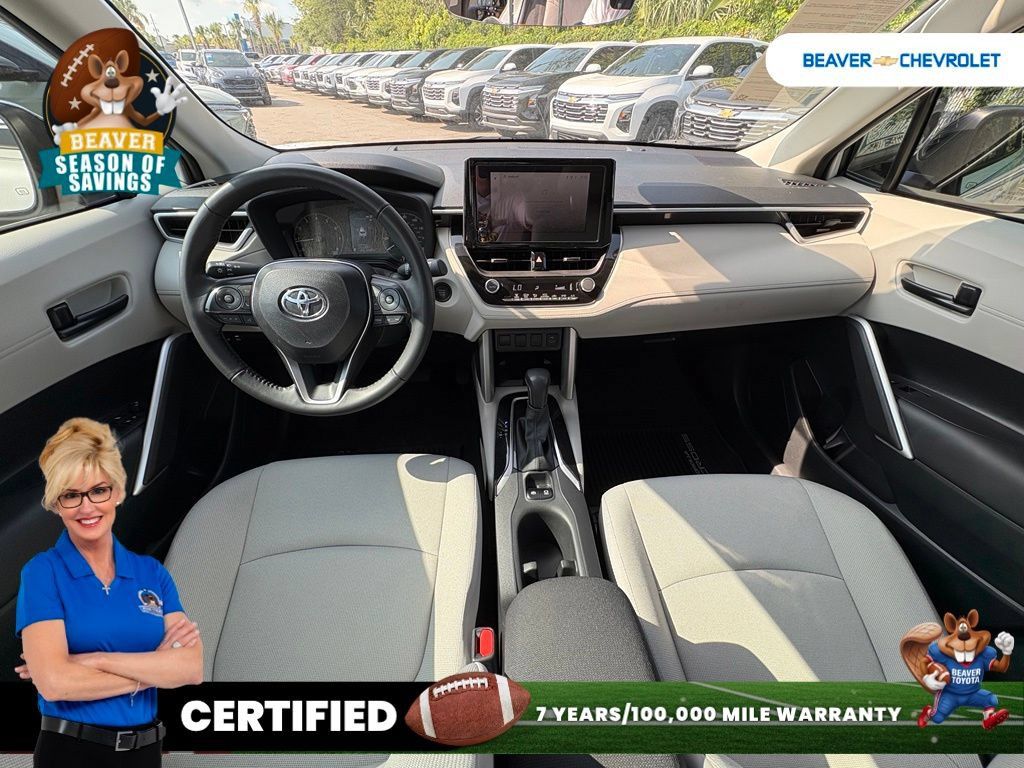 Used 2025 Toyota Corolla Cross LE FWD image 21